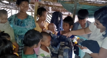 Muang and his wife donated clothes to the 9 siblings - first occasion - photo 1 of 4