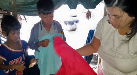 Muang and his wife donated clothes to the 9 siblings - first occasion - photo 3 of 4