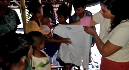 Muang and his wife donated clothes to the 9 siblings - first occasion - photo 2 of 4