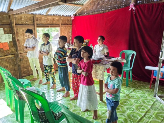 Crowded Hut Picture 1 Crowded Hut Picture 1