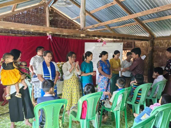 Crowded Hut Picture 2 Crowded Hut Picture 2